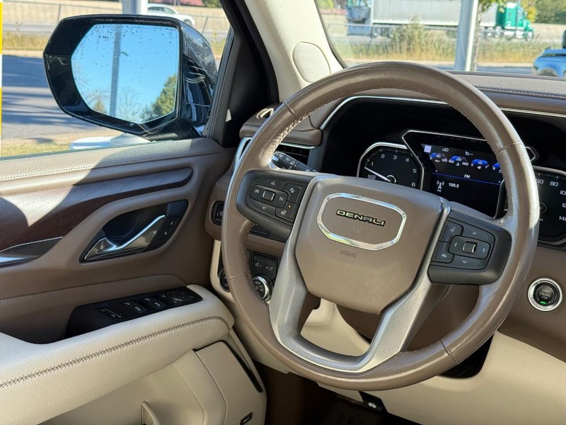 GMC Yukon Vehicle Image 16