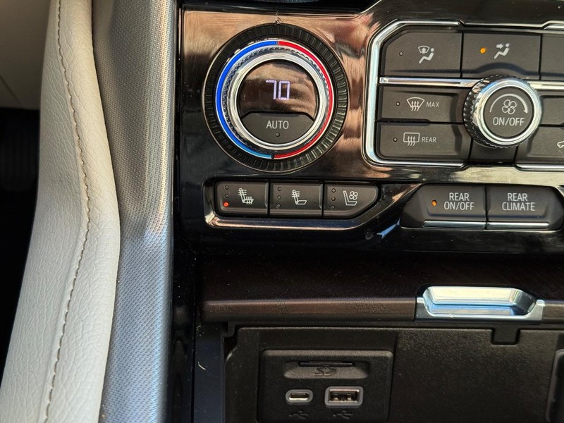 GMC Yukon Vehicle Image 22