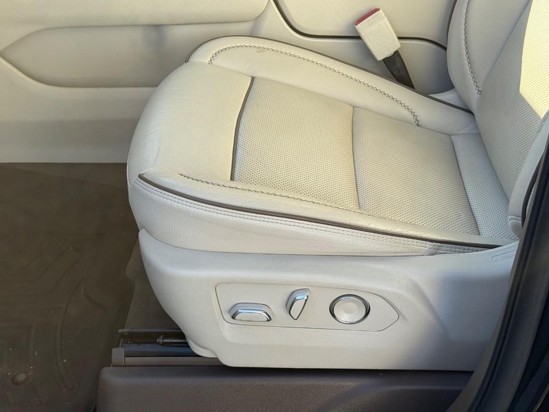 GMC Yukon Vehicle Image 24