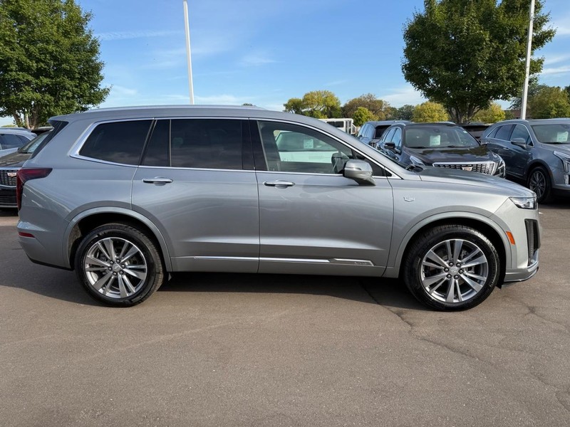 Cadillac XT6 Vehicle Image 02