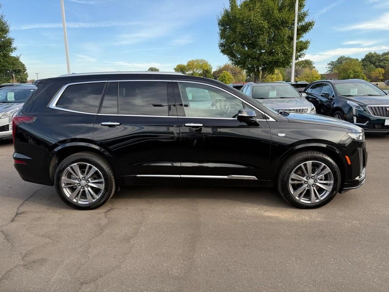 Cadillac XT6 Vehicle Image 02