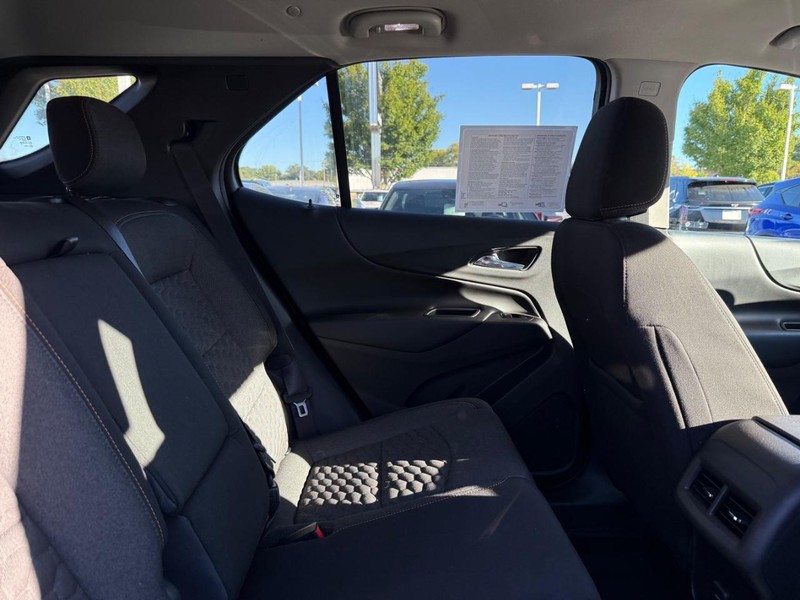 Chevrolet Equinox Vehicle Image 10