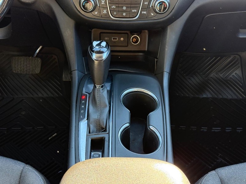 Chevrolet Equinox Vehicle Image 13