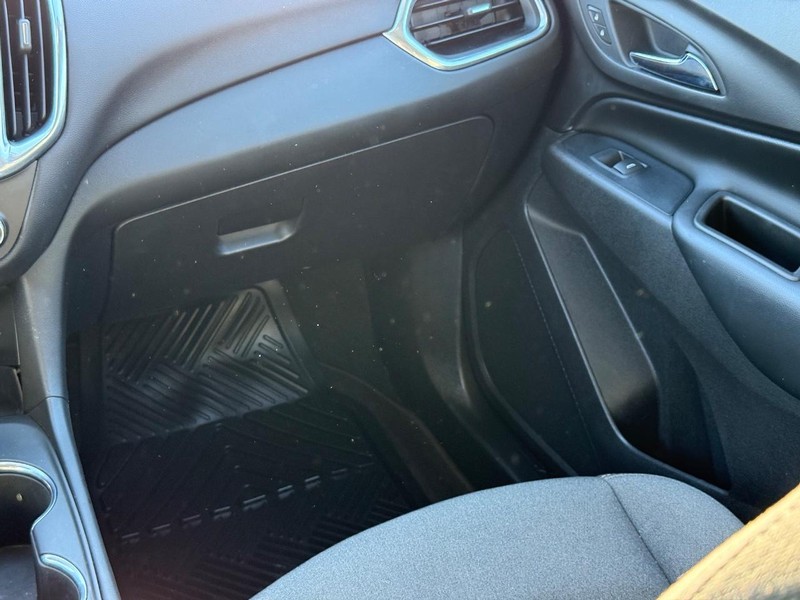 Chevrolet Equinox Vehicle Image 15