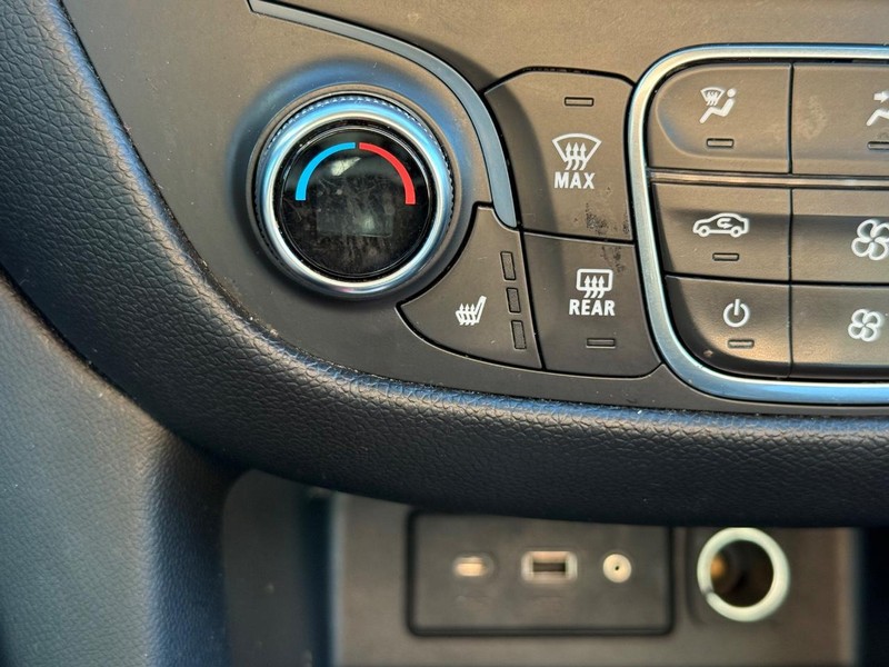 Chevrolet Equinox Vehicle Image 20