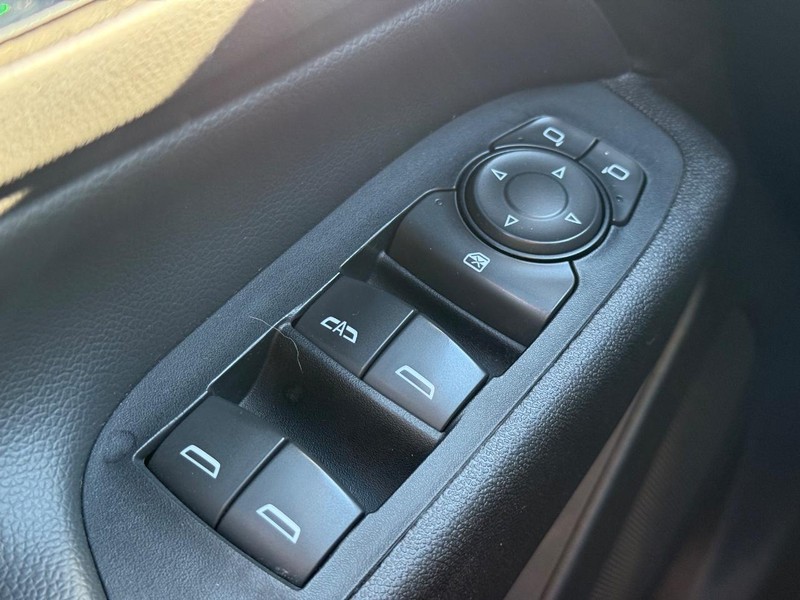 Chevrolet Equinox Vehicle Image 21