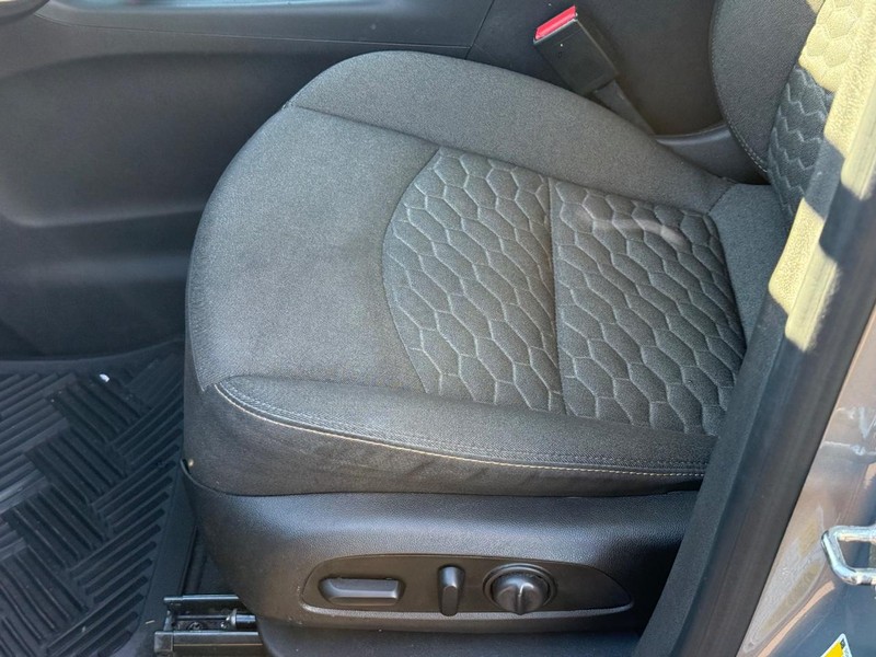 Chevrolet Equinox Vehicle Image 22