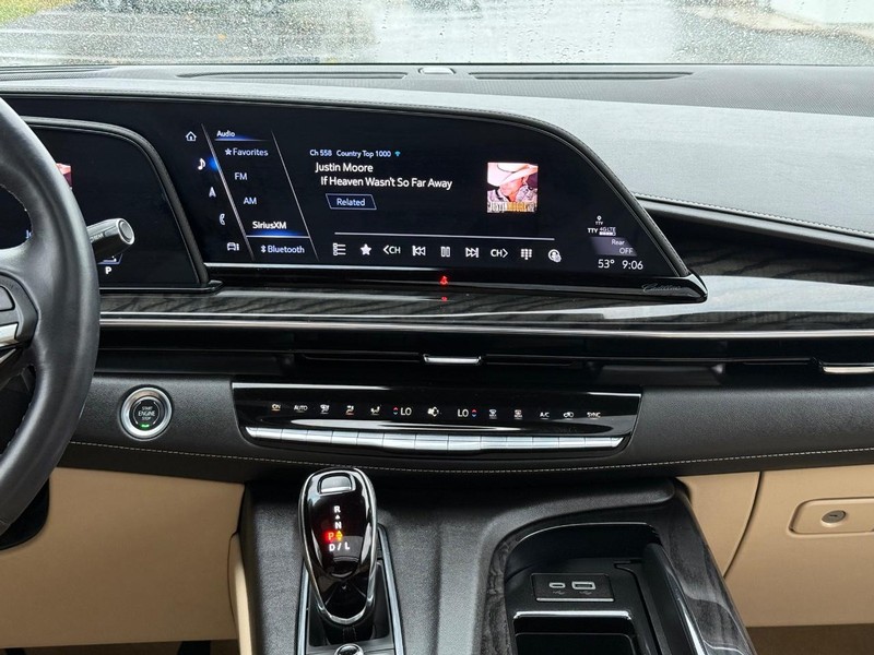 Cadillac Escalade ESV Vehicle Image 12