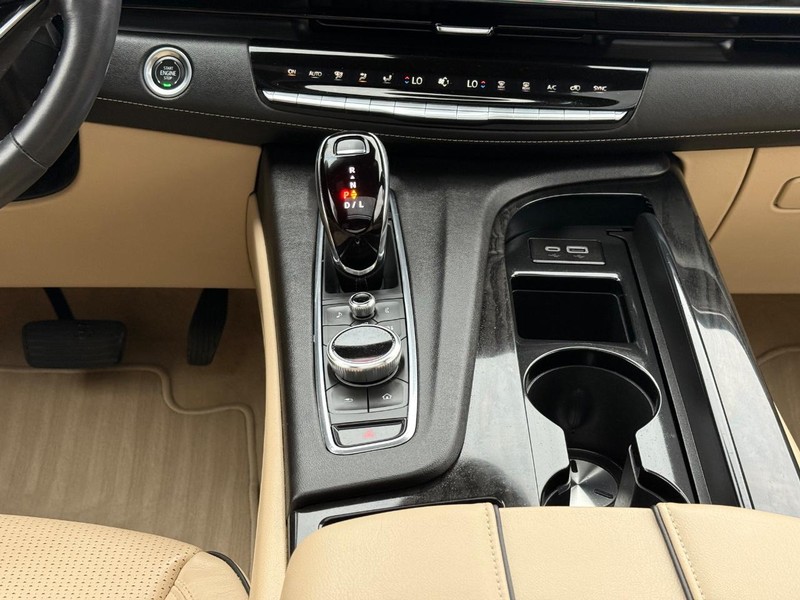 Cadillac Escalade ESV Vehicle Image 13