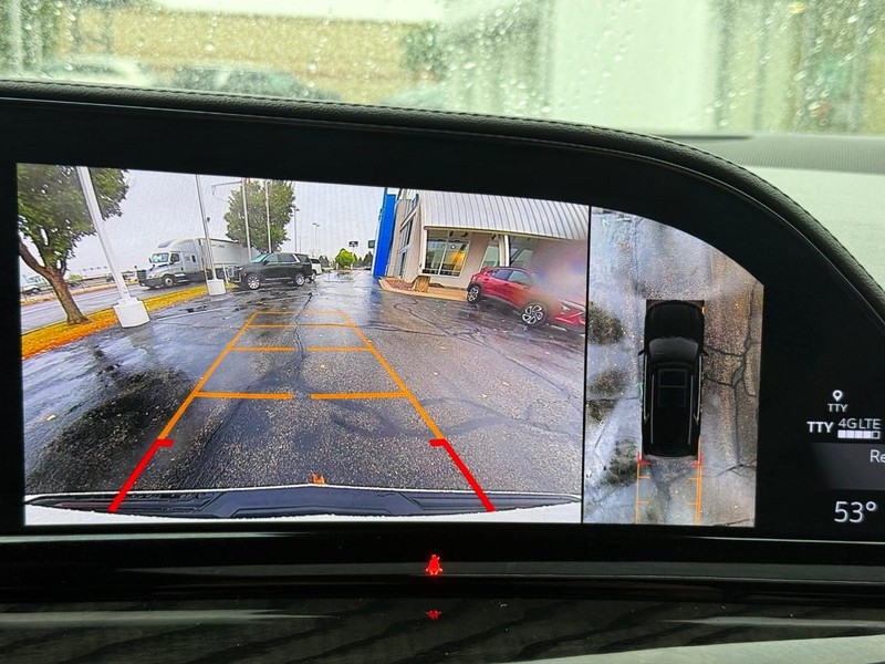 Cadillac Escalade ESV Vehicle Image 20