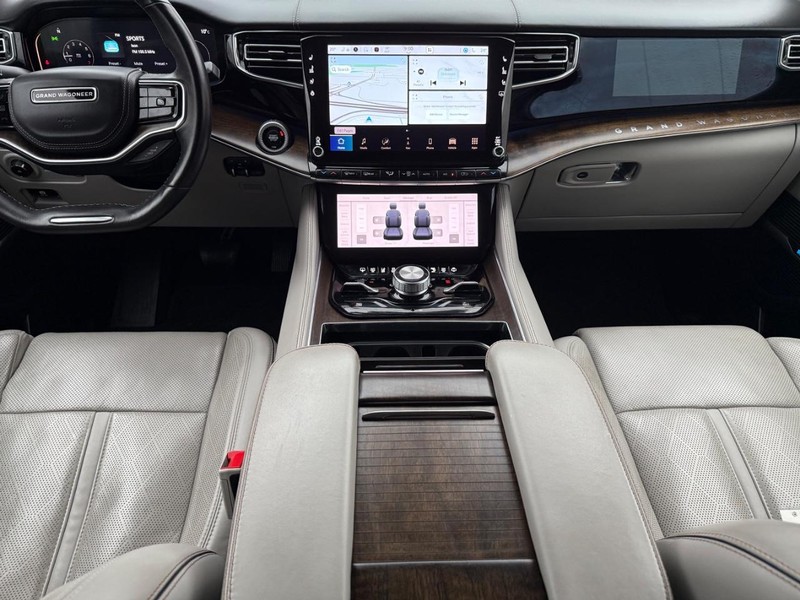 Jeep Grand Wagoneer Vehicle Image 12