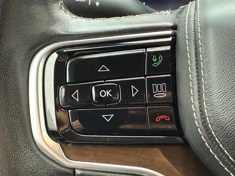 Jeep Grand Wagoneer Vehicle Image 17