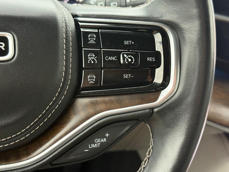 Jeep Grand Wagoneer Vehicle Image 18