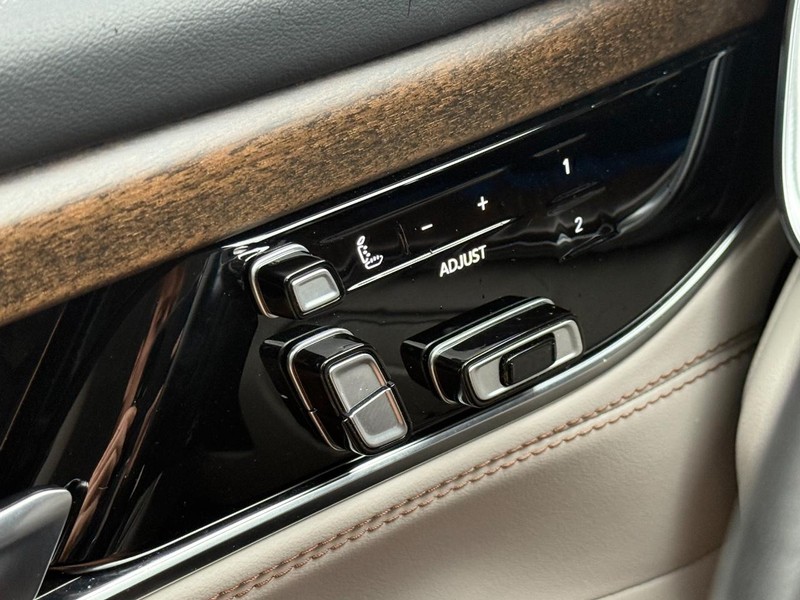Jeep Grand Wagoneer Vehicle Image 20