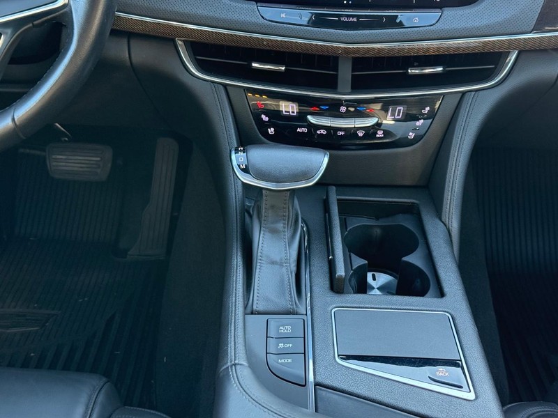 Cadillac CT6 Vehicle Image 12