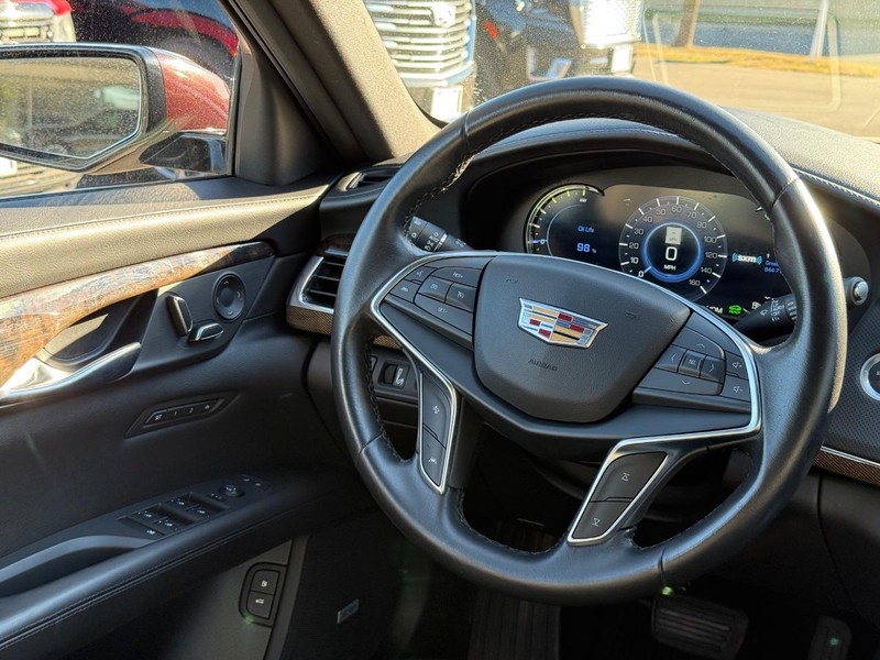 Cadillac CT6 Vehicle Image 13