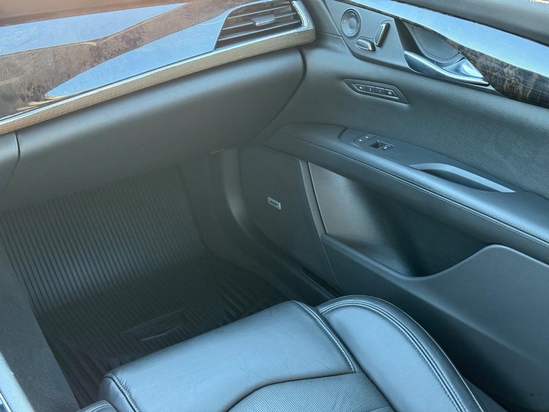 Cadillac CT6 Vehicle Image 14