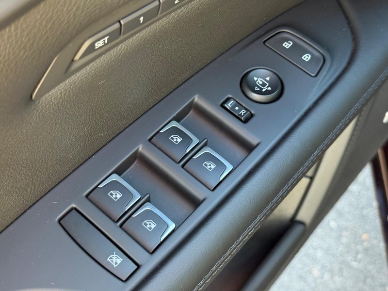 Cadillac CT6 Vehicle Image 21