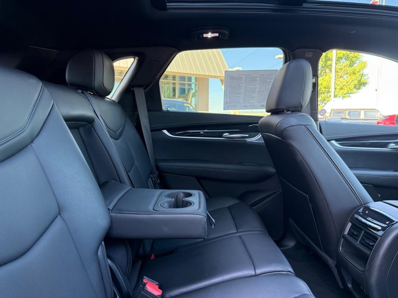 Cadillac XT5 Vehicle Image 10