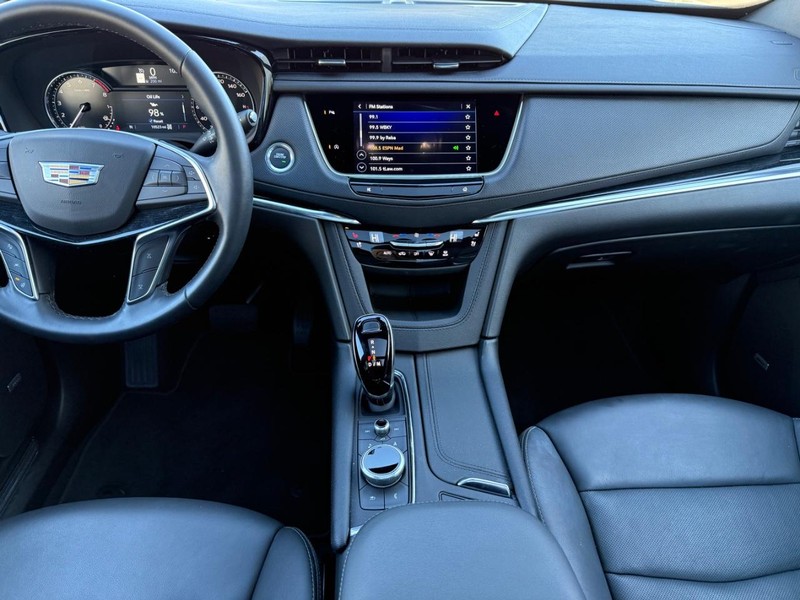 Cadillac XT5 Vehicle Image 11