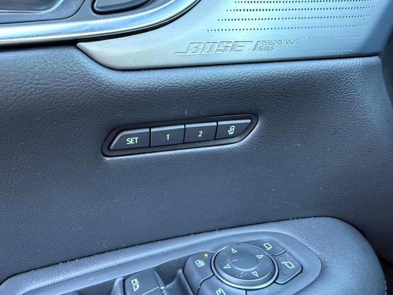 Cadillac XT5 Vehicle Image 16