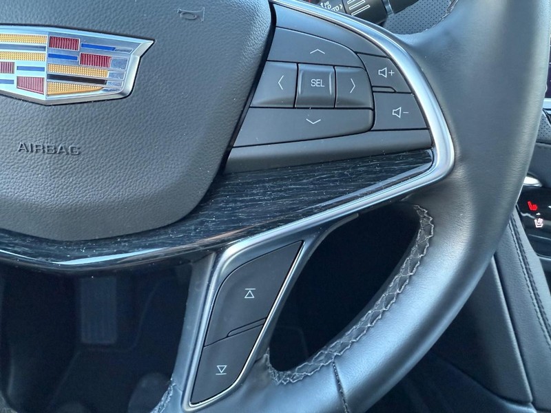 Cadillac XT5 Vehicle Image 18