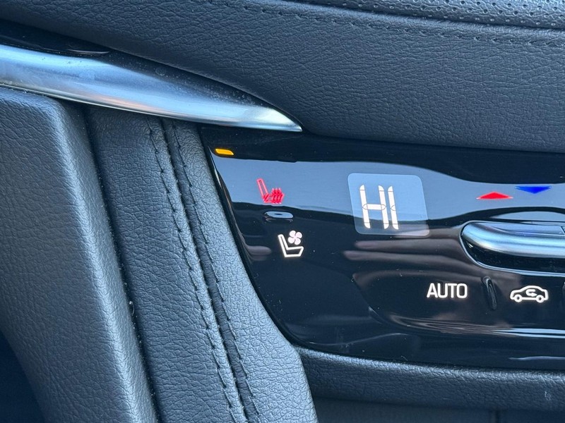 Cadillac XT5 Vehicle Image 21