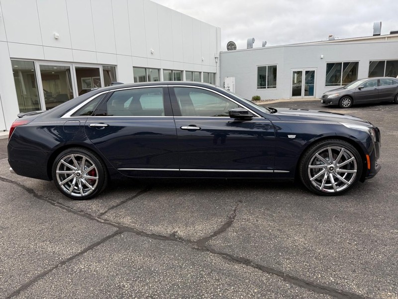 Cadillac CT6 Vehicle Image 02
