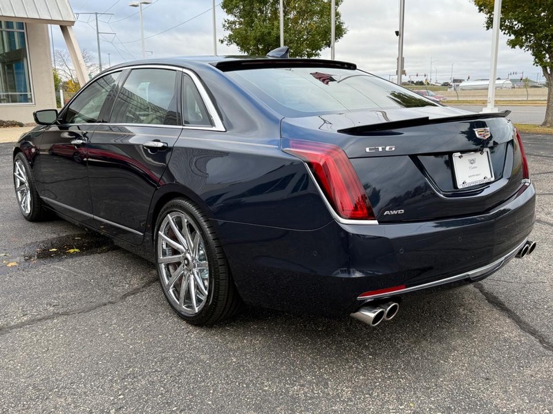 Cadillac CT6 Vehicle Image 06