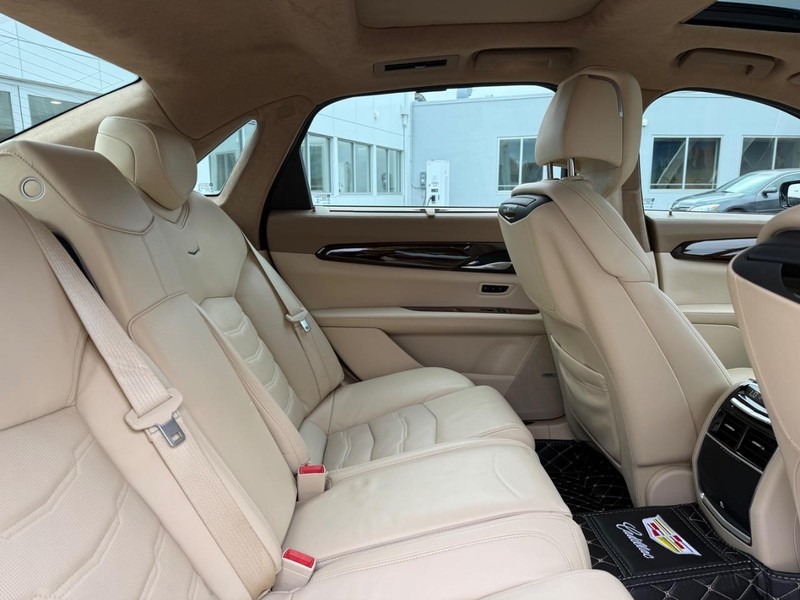Cadillac CT6 Vehicle Image 10