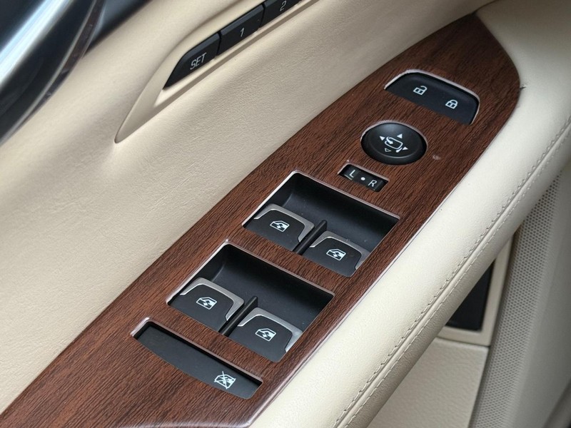 Cadillac CT6 Vehicle Image 22