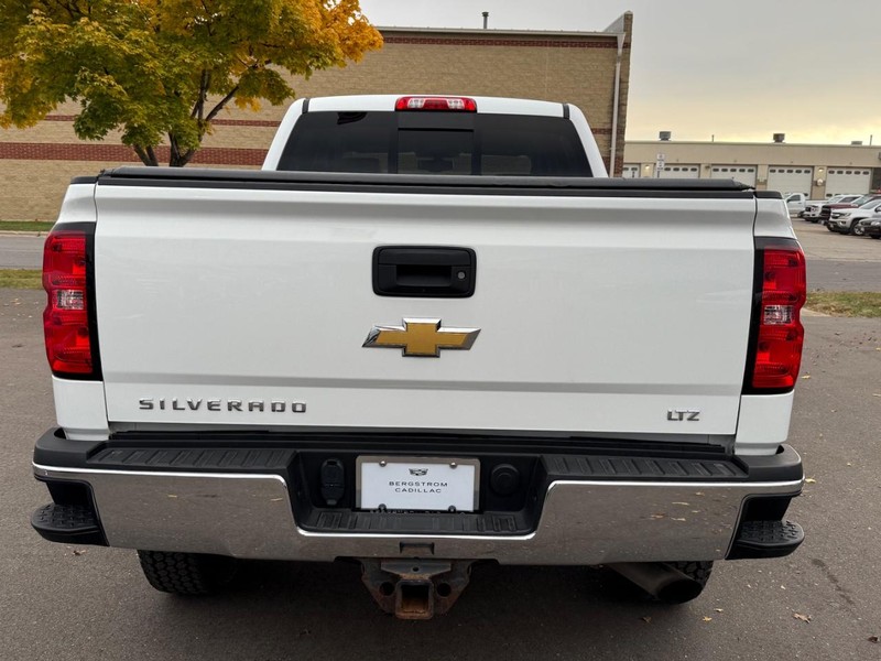 Chevrolet Silverado 2500HD Vehicle Image 04
