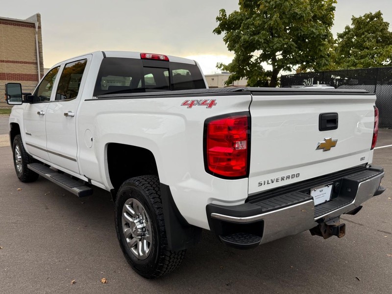 Chevrolet Silverado 2500HD Vehicle Image 06