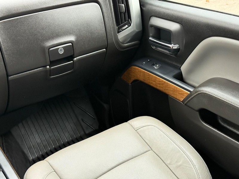 Chevrolet Silverado 2500HD Vehicle Image 14