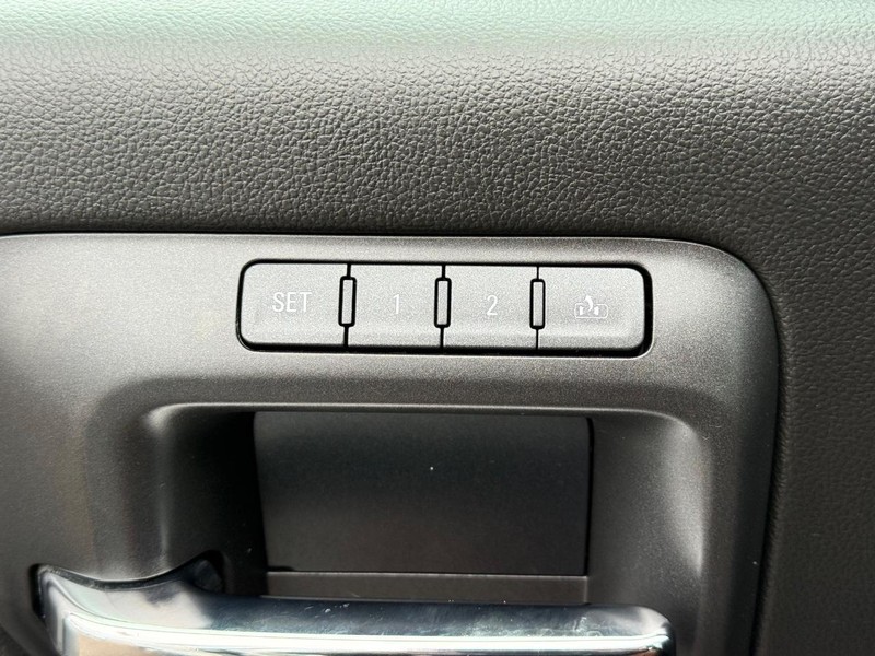 Chevrolet Silverado 2500HD Vehicle Image 15