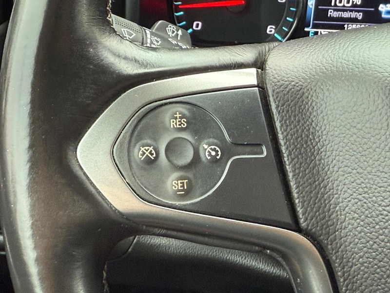 Chevrolet Silverado 2500HD Vehicle Image 16