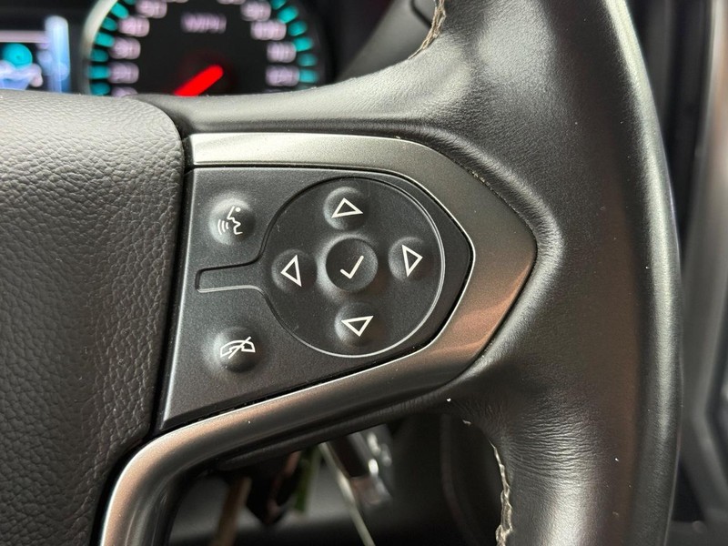 Chevrolet Silverado 2500HD Vehicle Image 17