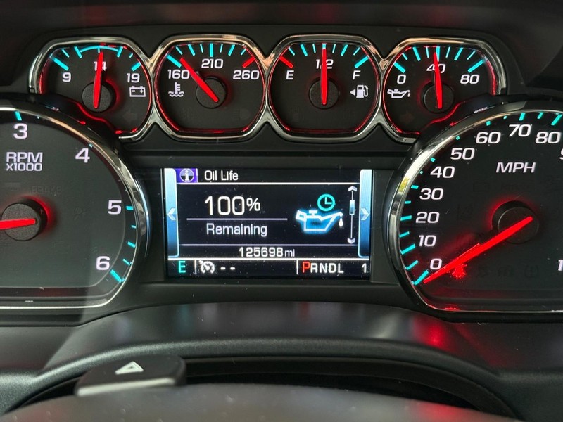 Chevrolet Silverado 2500HD Vehicle Image 18