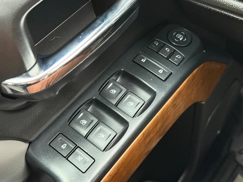 Chevrolet Silverado 2500HD Vehicle Image 21