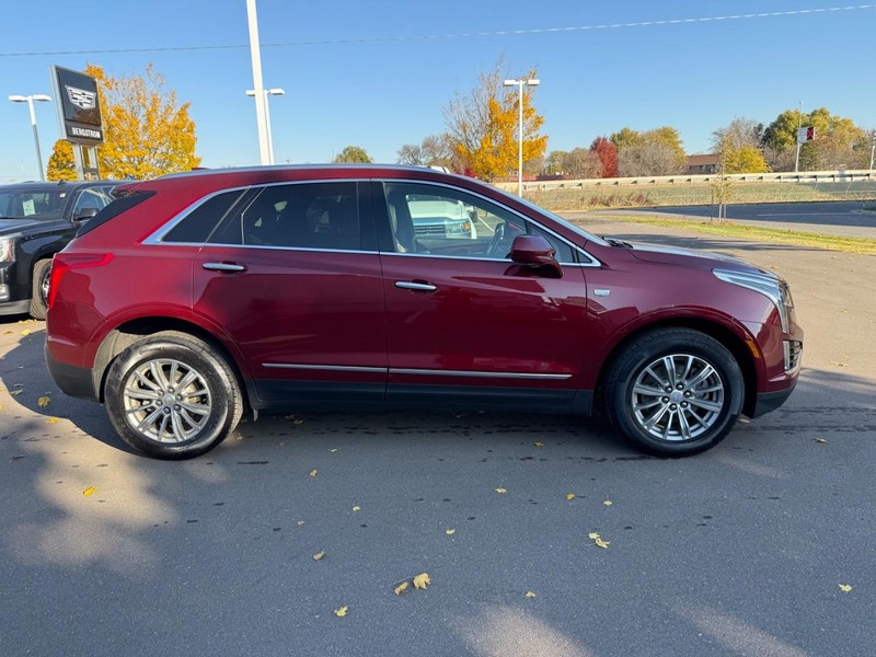 Cadillac XT5 Vehicle Image 02