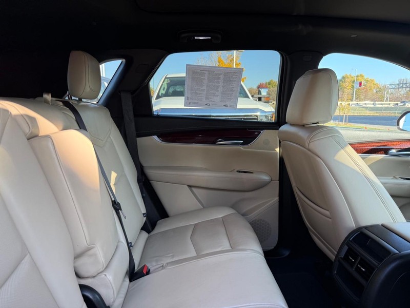 Cadillac XT5 Vehicle Image 10
