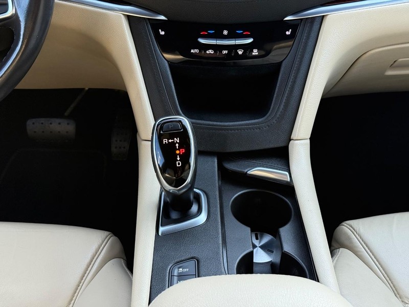 Cadillac XT5 Vehicle Image 13