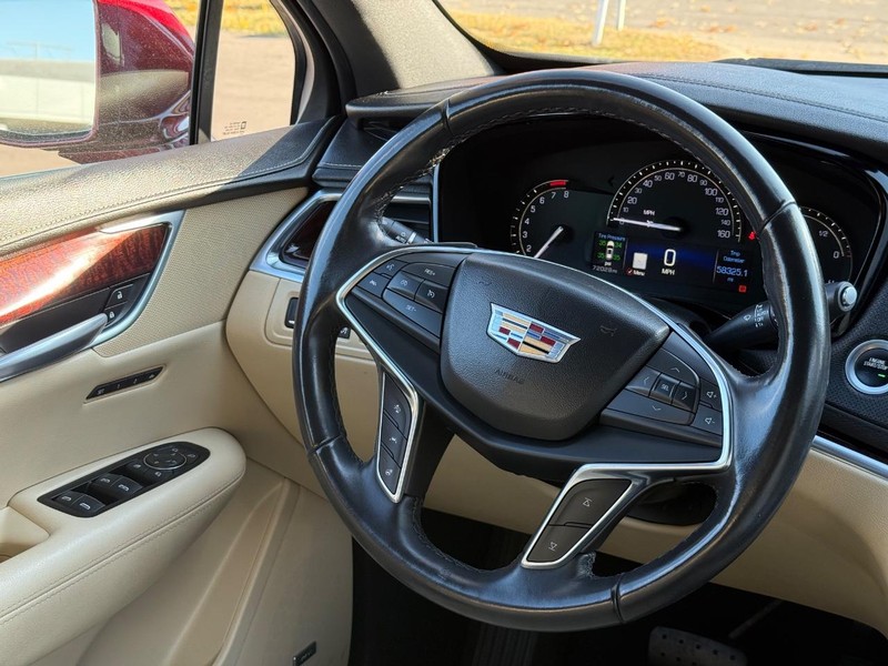 Cadillac XT5 Vehicle Image 14