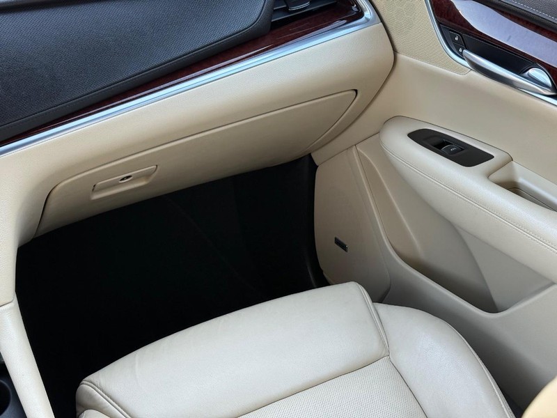 Cadillac XT5 Vehicle Image 15