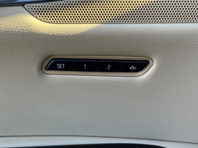 Cadillac XT5 Vehicle Image 16