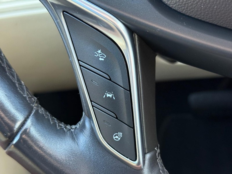 Cadillac XT5 Vehicle Image 18