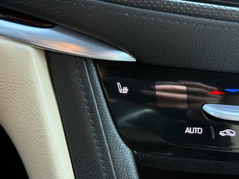 Cadillac XT5 Vehicle Image 22