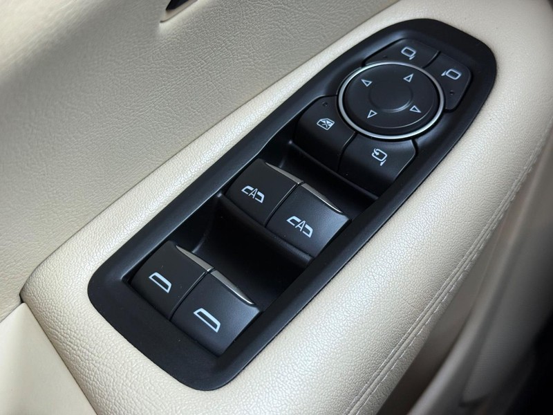 Cadillac XT5 Vehicle Image 23