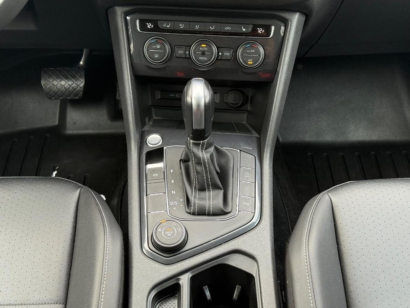 Volkswagen Tiguan Vehicle Image 11