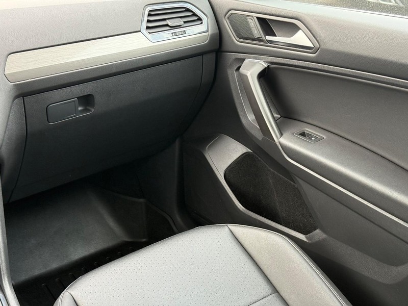 Volkswagen Tiguan Vehicle Image 13